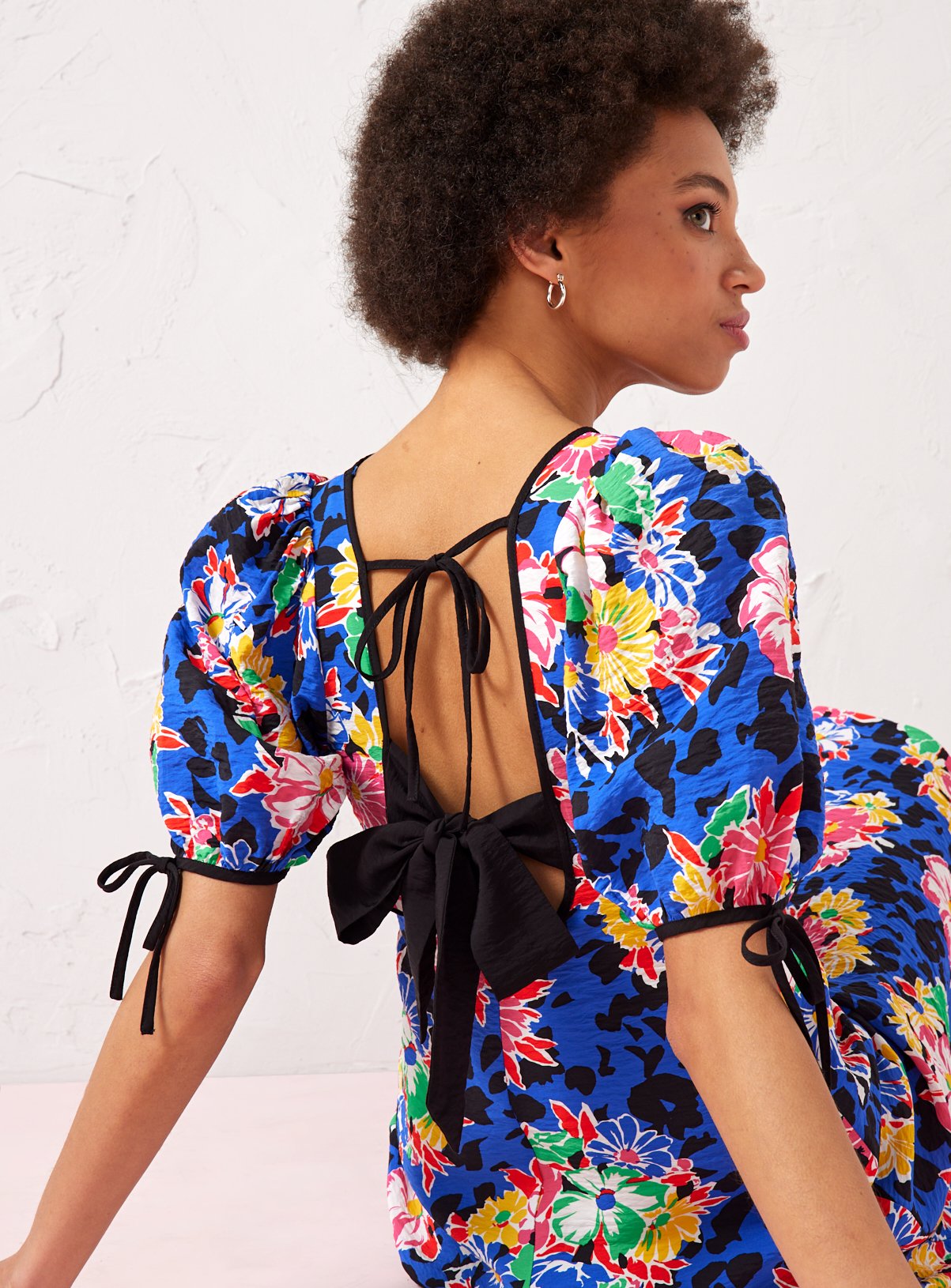 EVERBELLE Floral Revere Tie Back Midaxi Dress 8 - Image 3 thumbnail